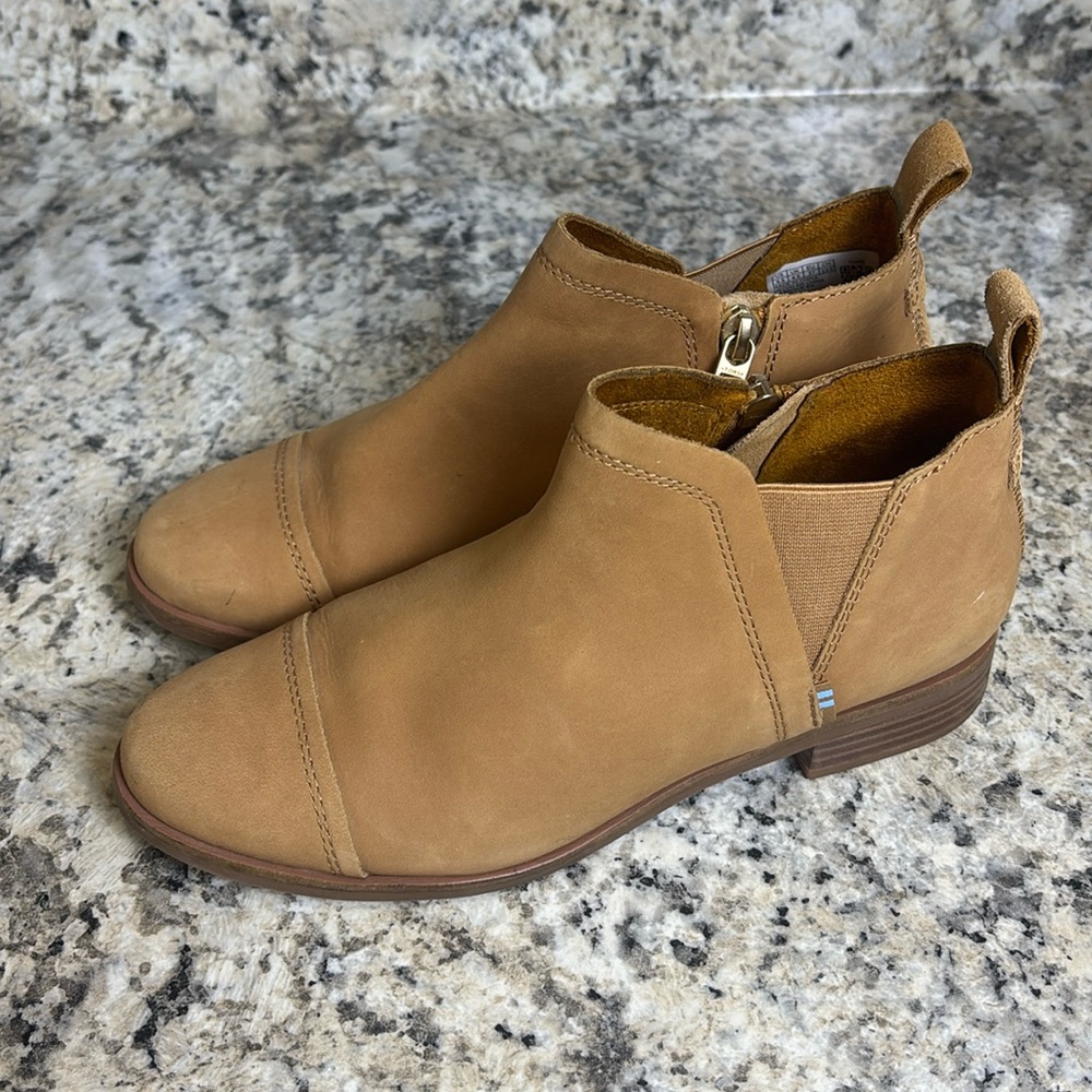 TOMS Reese Bootie Taupe Grey Smooth Leather Womens Size 6.5